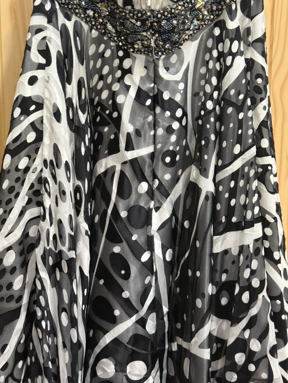 Tony Bowls Black White Abstract Beaded Halter Cocktail Dress TS21018 Size 12 - Picture 8 of 11